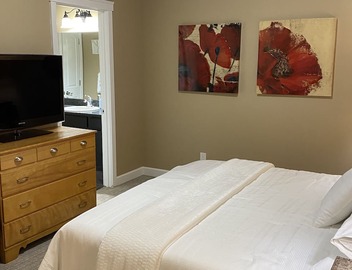 Cozy 3 bedroom Condo on 2nd/Top floor 2