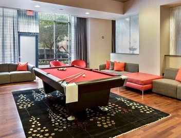 Hip Mount Vernon 1BR w/Pool & Gym, walk to Smithsonian, by Blueground 2
