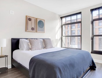 Hip Mount Vernon 1BR w/Pool & Gym, walk to Smithsonian, by Blueground 3
