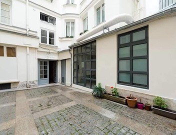 GuestReady - maya blue near cathédrale Notre-Dame 5