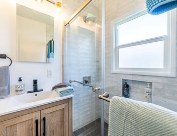 *Bright & Beautiful w/Pool, BBQ, Upscale Area* 5