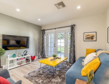 *Bright & Beautiful w/Pool, BBQ, Upscale Area* 2