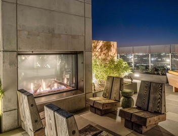 Historic Rainey Street condo with city views, balcony, WiFi, and rooftop pool 3
