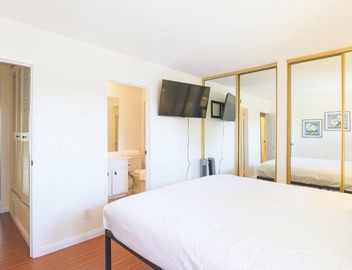 Easy Breezy - Affordable, Cute Condo in the Heart of Del Mar-Extended Getaway 2