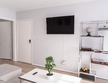 SLEEK 1BR FULLY RENOVATED 2023 in NOHO ARTS DISTRICT p45 4