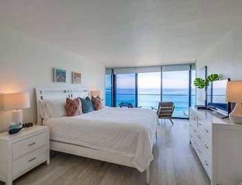 WOW 10th Fl Corner Unit * Ocean Views * Pool + Hot Tub 2