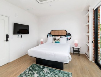 Balcony Room 304 | The Brick Boutique Hotel 3