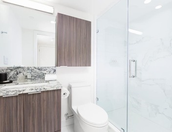 Beautifully Furnished, One Bedroom Apartment in Trendy Beach District 5