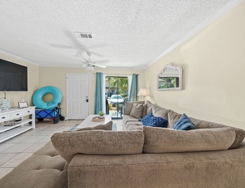 3 Pools {1 Heated!}, Hot Tub, Fitness Facility, Dog Friendly, Park @ Your Door 5