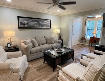 A retreat that can't be beat! 1 bed/1 bath, by the pool and close to everything 3