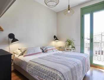 Great 3-bedroom apartment ideal for families near Sants Station 4