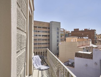 Great 3-bedroom apartment ideal for families near Sants Station 2