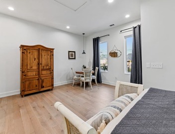 Spacious Studio 3 Blocks Off St. Charles Avenue 3