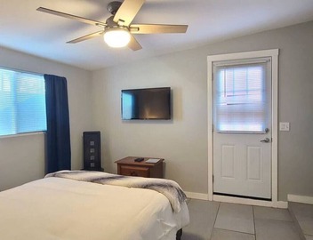 13th Pl Left · Charming Apt |Downtown|Phoenix|Historic|Patio 5