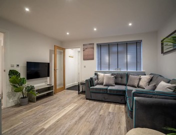 Applewood Ground Floor Apartment is a 2 bedroom with parking in Three Bridges 3