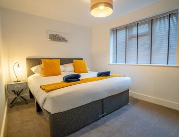 Applewood Ground Floor Apartment is a 2 bedroom with parking in Three Bridges 4