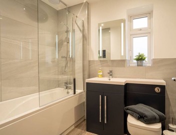 Skyway First Floor Apartment is a 2 bedroom apartment with parking in Three Bridges 5