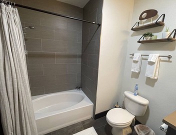 Luxury Top Floor Condo 5 min from Magic Mountain in a resort style gated complex 3
