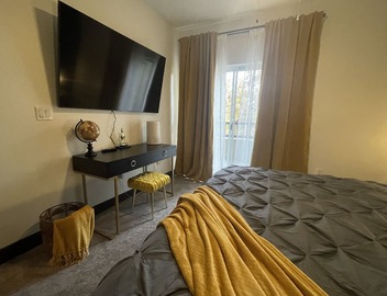 Luxury Top Floor Condo 5 min from Magic Mountain in a resort style gated complex 2