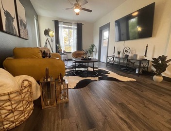 Luxury Top Floor Condo 5 min from Magic Mountain in a resort style gated complex 5