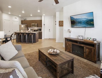 Amazing Apartment With a Hot Tub! 3
