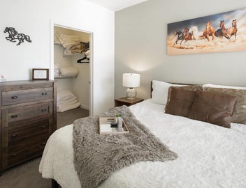 Amazing Apartment With a Hot Tub! 2