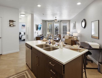 Amazing Apartment With a Hot Tub! 4