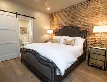 Chic New Orleans CBD Escape: Historic Charm + Modern Comfort Near Nightlife 3
