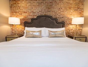 Chic New Orleans CBD Escape: Historic Charm + Modern Comfort Near Nightlife 2