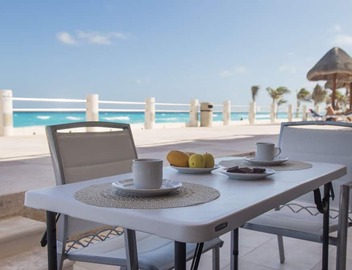 Luxury Villa at the feet of the sea In Cancun 3