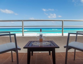 Luxury Villa at the feet of the sea In Cancun 5