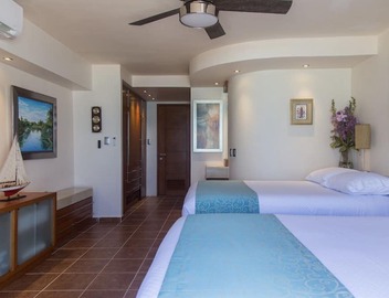 Luxury Villa at the feet of the sea In Cancun 4