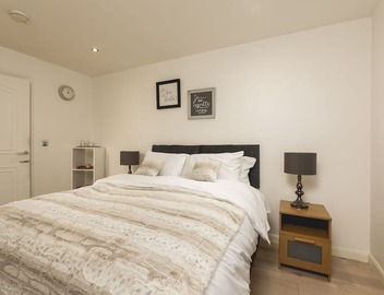 'Just 20 mins from Buckingham Palace + Free Parking Space! " 4