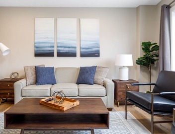 Large Apt | Downtown | AC | Beach | Shops | Walk | 5