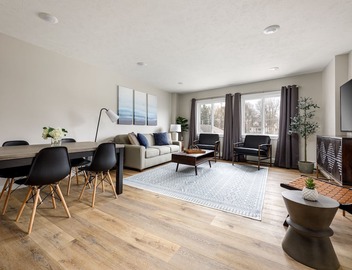 Large Apt | Downtown | AC | Beach | Shops | Walk | 4