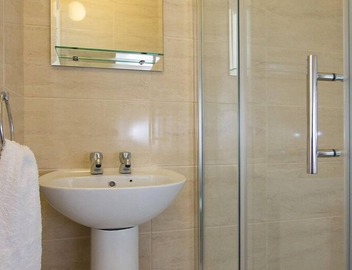 Studio with a view over Dublin, walking distance to city & Dublin Zoo 10 min 2