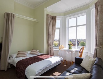 Studio with a view over Dublin, walking distance to city & Dublin Zoo 10 min 3