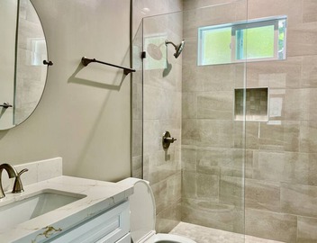 Beautiful modern bright brand new guest house 2 beds and 2 baths 3