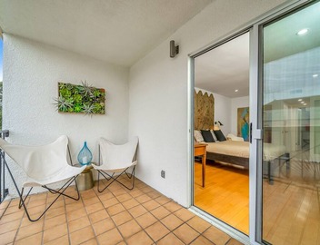 Mid Century North of Wilshire, 1 block to Montana Ave! 3