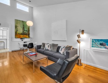 Mid Century North of Wilshire, 1 block to Montana Ave! 2