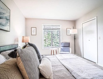 Modern Microsoft Redmond Campus Condo with Balcony 5