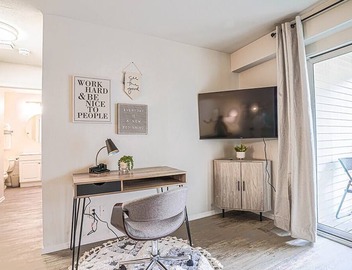 Modern Microsoft Redmond Campus Condo with Balcony 3