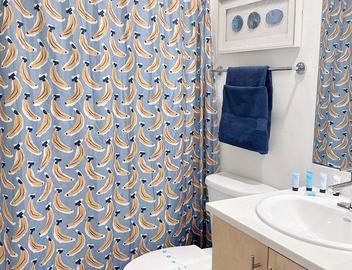 Sunny 2 Bedroom with a Water View 5
