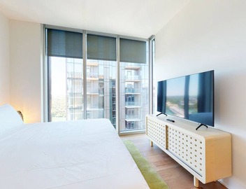 32nd-floor Rainey St condo with stunning lakeview balcony, rooftop pool & gym 3