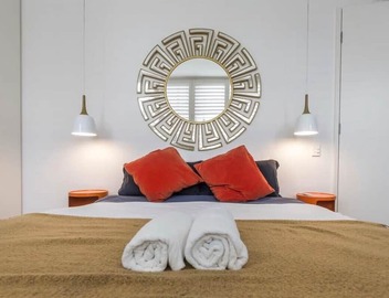 Bondi Beach Lux Apartment with Private Patio 2
