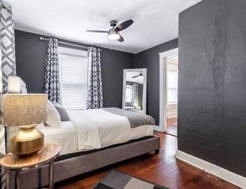 1-Bedroom Near the Plaza & Scenic Park I 13 3