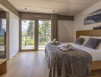 Exquisite UBAC Apartment with Swimming Pool, Offering Breathtaking Views of the Lake and Mountains" 4