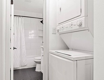 Double King Suite with Patio Dining and Parking 5
