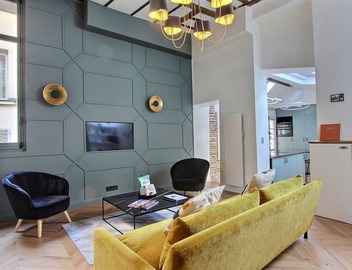 Modern, elegant 2 BD 2 BTH, in the Marais, insurance included 3