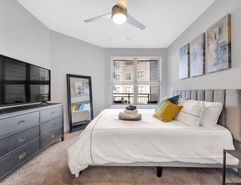 LUX KING+QUEEN beds*NoDa/Uptown*walk to dine & ent 2
